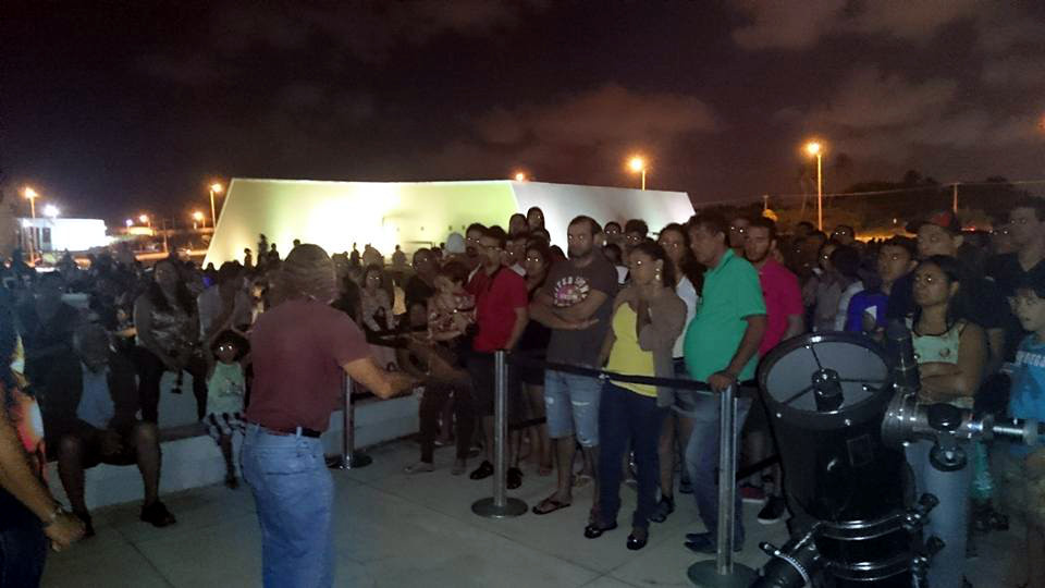 Observação do Eclipse Lunar em setembro de 2015 reuniu centenas de pessoas na Estação Cabo Branco - Foto: Acervo Marcos Jerônimo